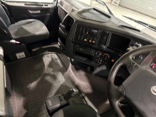 Volvo FH 460 6×2 Sleeper Cab Tractor Unit
