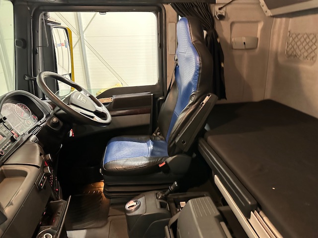 MAN TGX 26.440 6×2 Brick Grab Drawbar