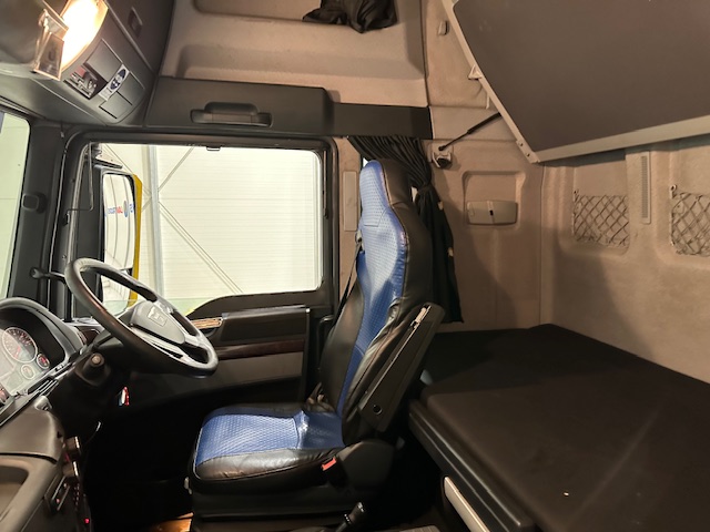 MAN TGX 26.440 6×2 Brick Grab Drawbar