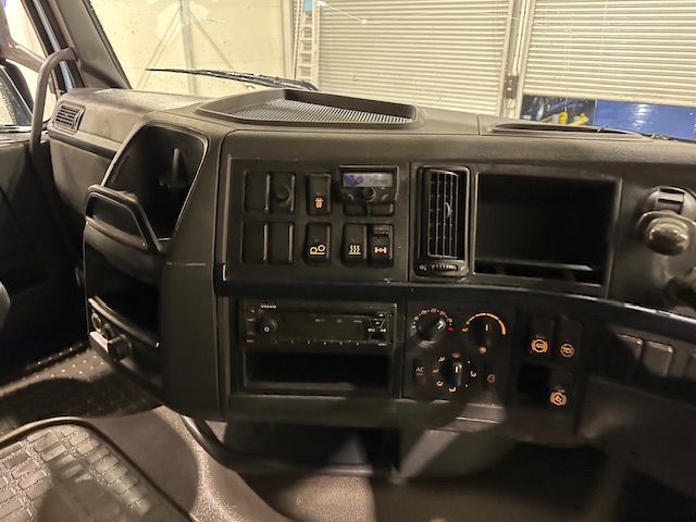 Volvo FH 460 6×2 Sleeper Cab Tractor Unit