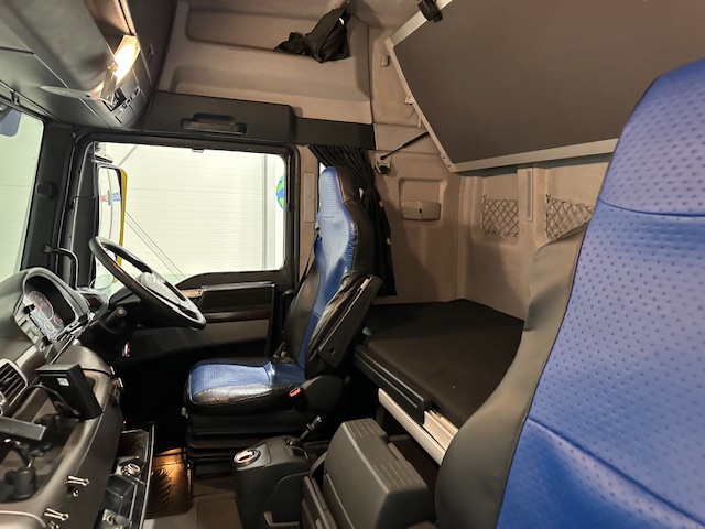 MAN TGX 26.440 6×2 Brick Grab Drawbar