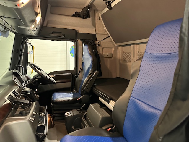 MAN TGX 26.440 6×2 Brick Grab Drawbar