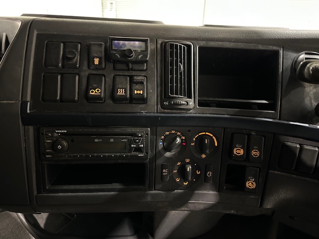 Volvo FH 460 6×2 Sleeper Cab Tractor Unit