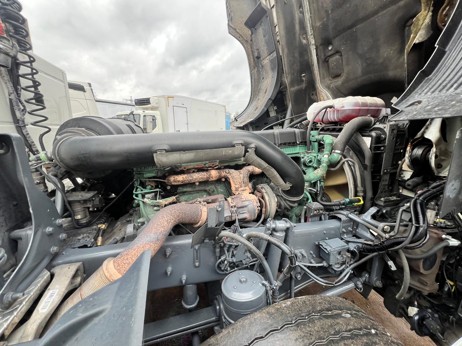 Volvo FH 500 6×2 Sleeper Cab Tractor Unit PTO