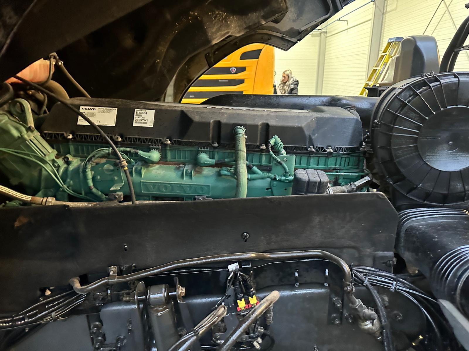 Volvo FH 500 6×2 Midlift Tractor Unit