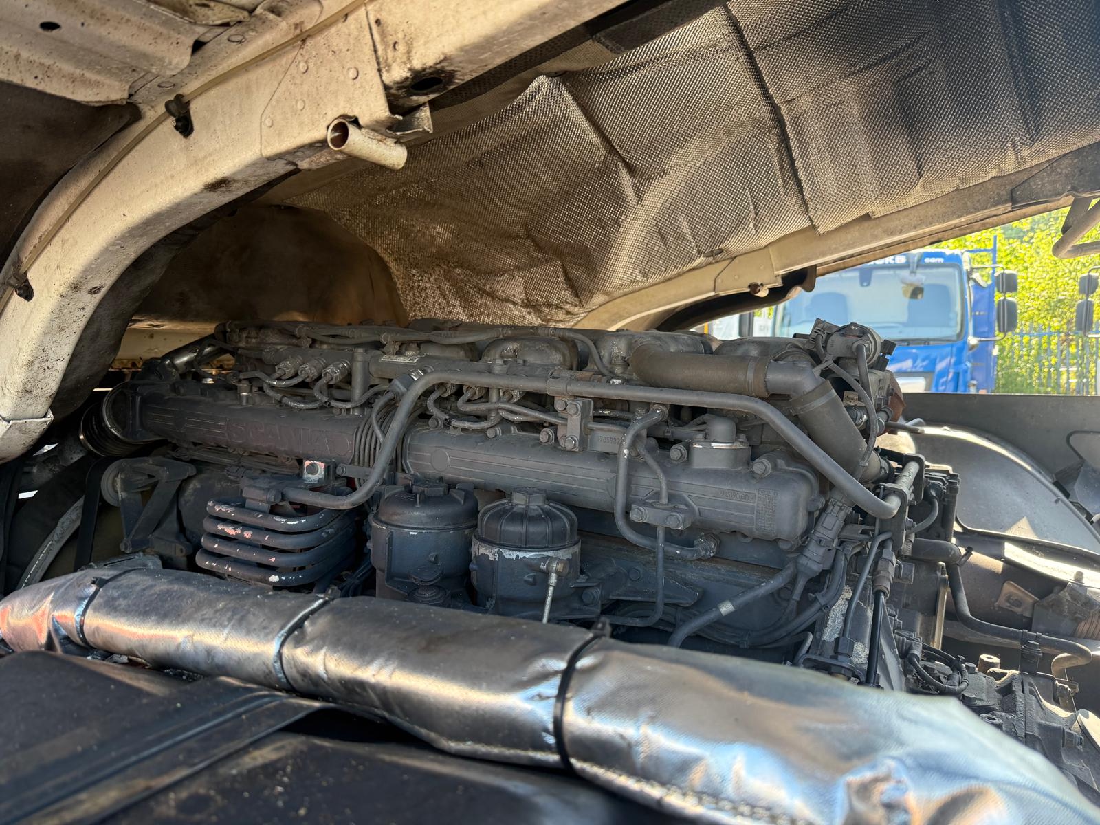 Scania P370 8×4 Sleeper Cab Skip Loader