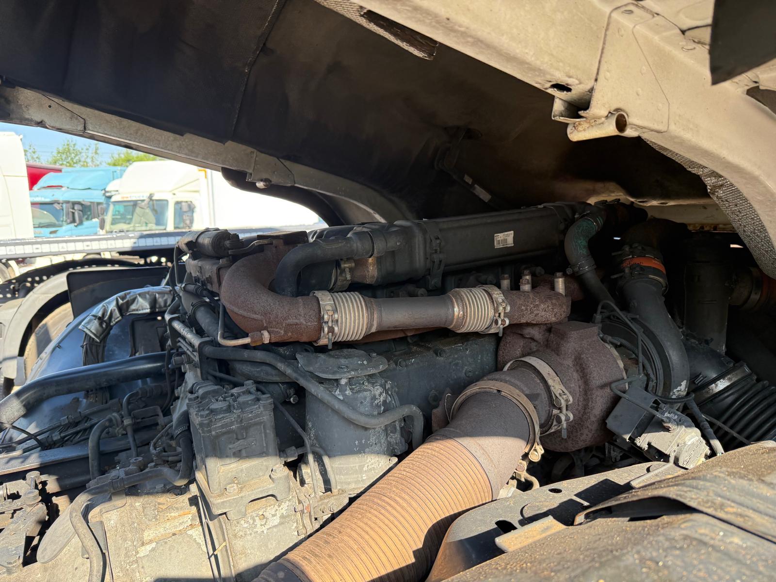Scania P370 8×4 Sleeper Cab Skip Loader