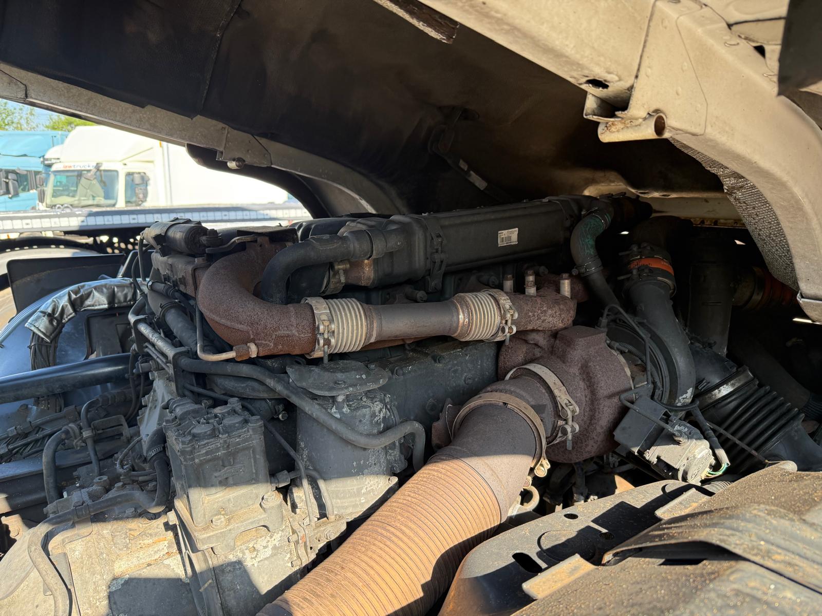 Scania P370 8×4 Sleeper Cab Skip Loader