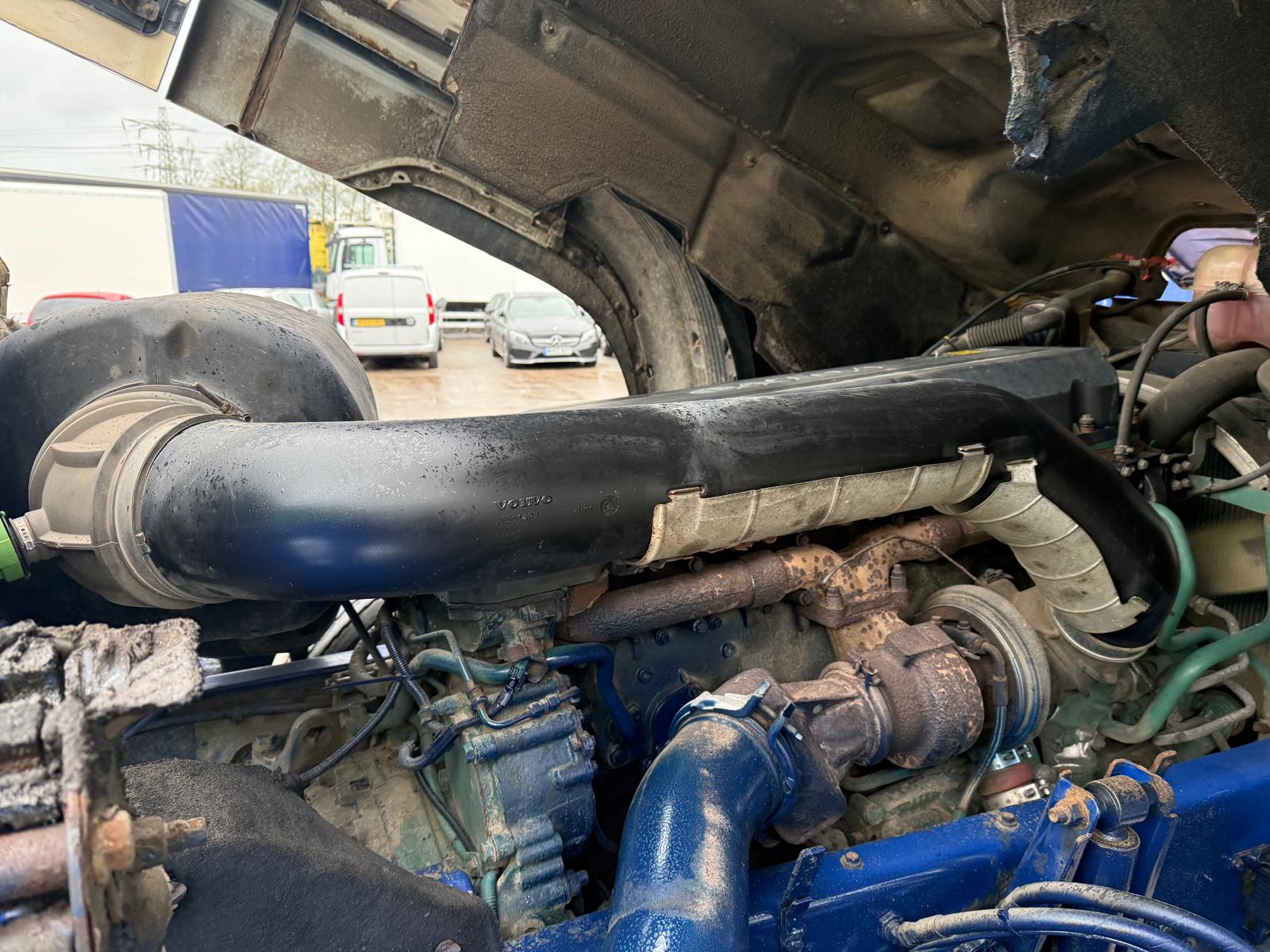 Volvo FH 480 6×2 Rear Lift Tractor Unit